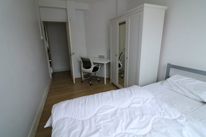 Room Saltwell Street in Greater London