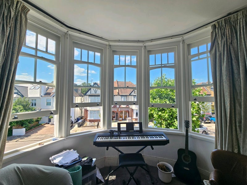 Room Stanhope Avenue in Greater London