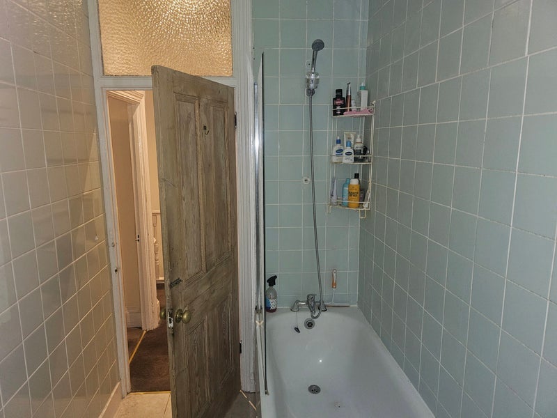 Room Stanhope Avenue in Greater London