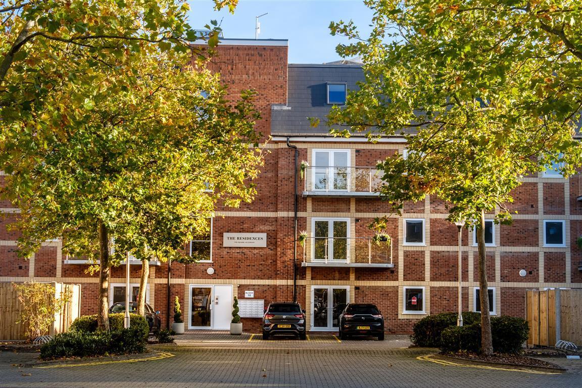 Flat Gatehouse Way in Aylesbury