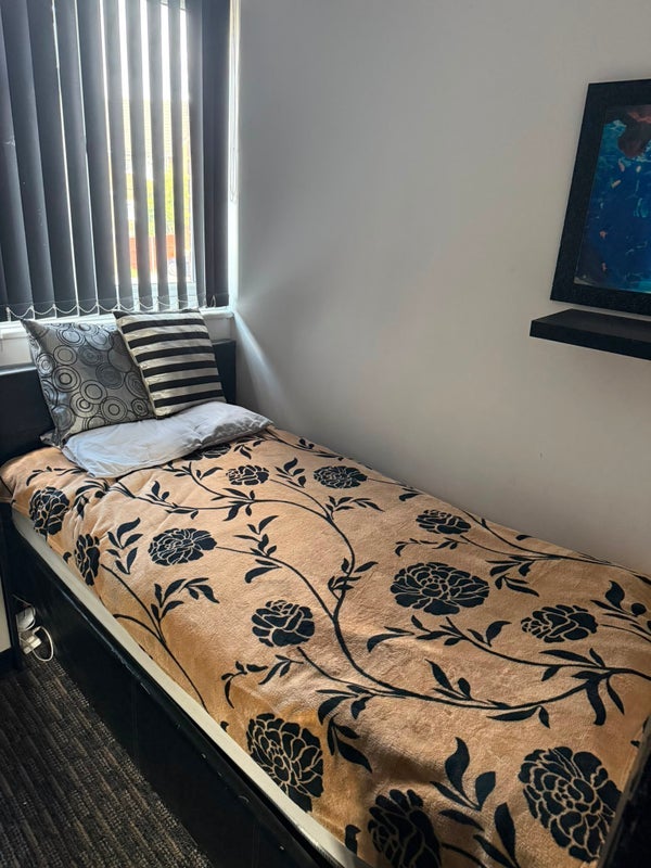 Room The Green in Slough