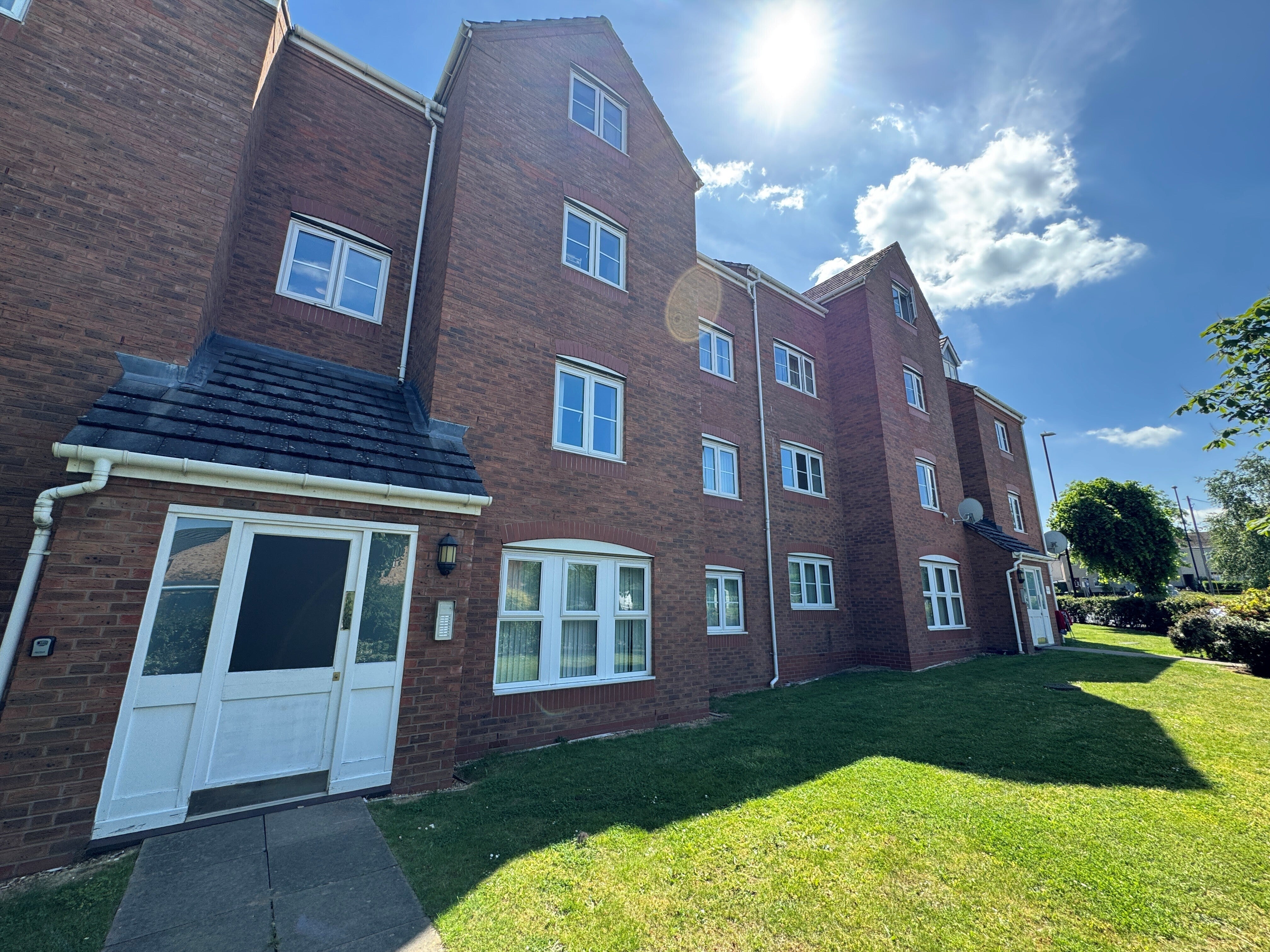 Flat Aldermoor Lane in Coventry