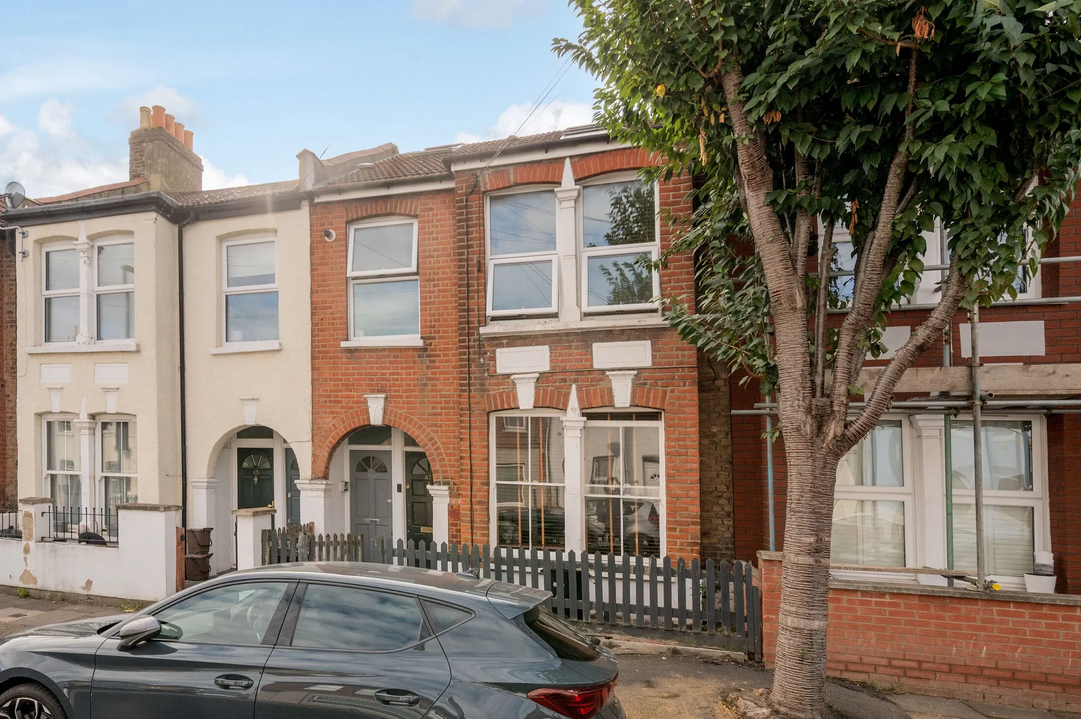 Flat Khartoum Road in Greater London