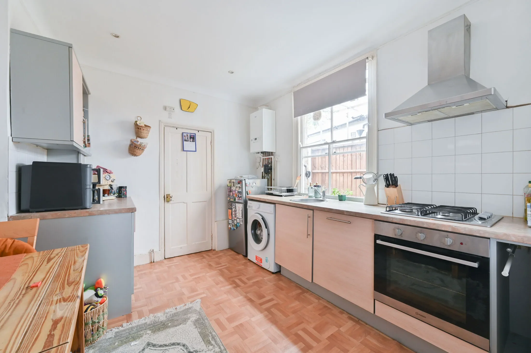 Flat Khartoum Road in Greater London