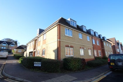 Flat Three Valleys Way in Hertsmere