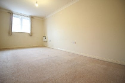 Flat Three Valleys Way in Hertsmere