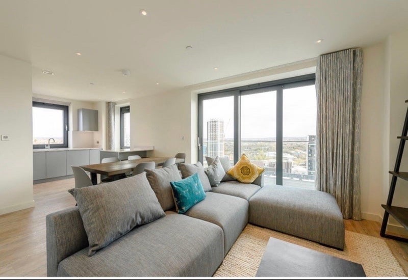 Room Exhibition Way in Greater London