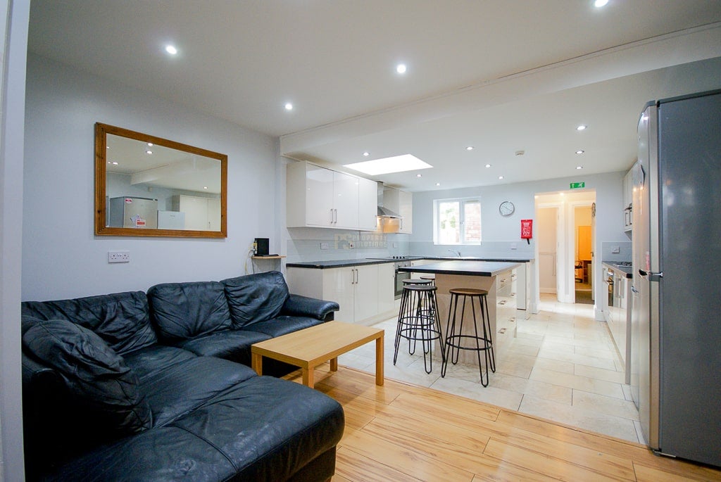 Room Teignmouth Road in Birmingham