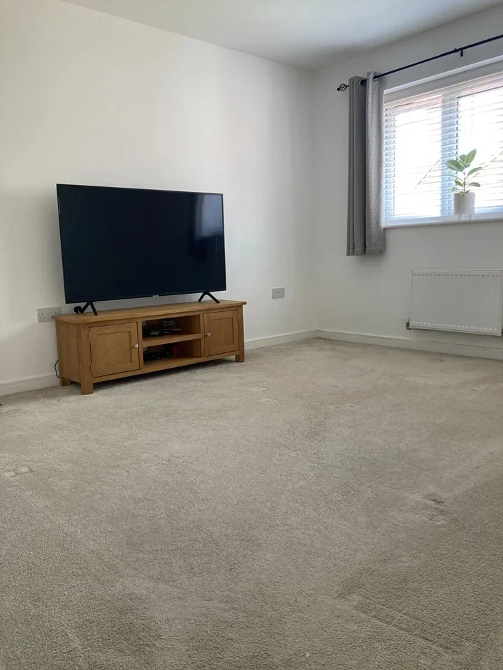 Room Hawthorn Way in Wealden