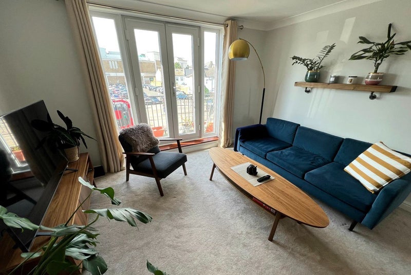 Flat Sir Cyril Black Way in Greater London