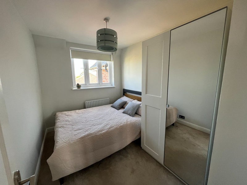 Flat Sir Cyril Black Way in Greater London