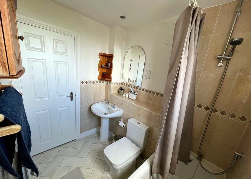 Flat Sir Cyril Black Way in Greater London
