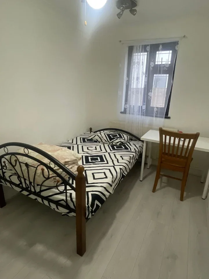 Room Blake Avenue in Greater London