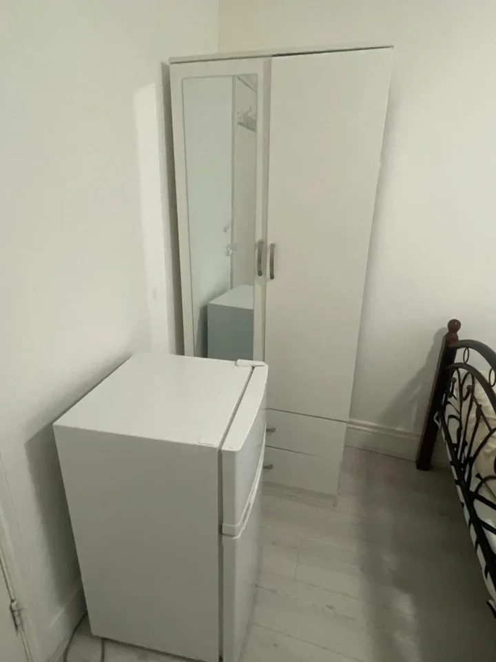 Room Blake Avenue in Greater London