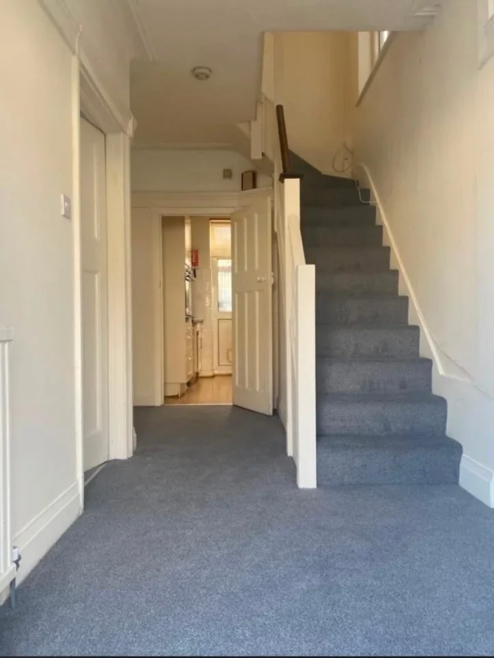 House Garrick Avenue in Greater London