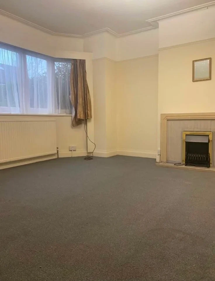 House Garrick Avenue in Greater London