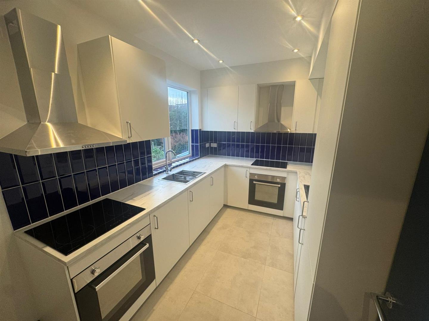 Flat Woodmansterne Road in Greater London