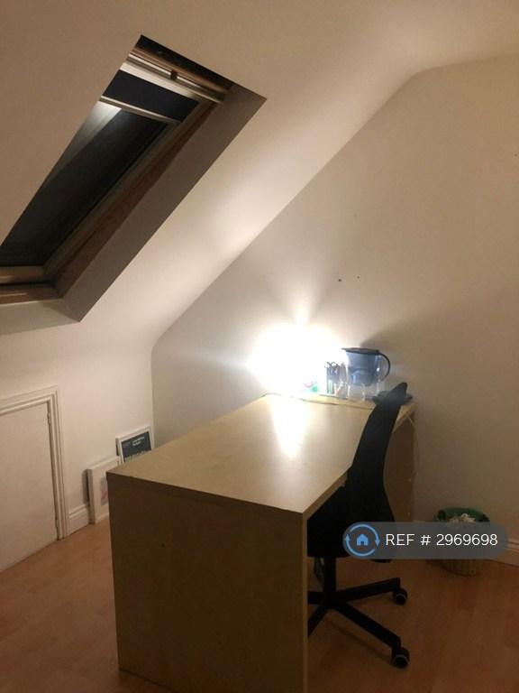 Room Broadoak Lane in Manchester