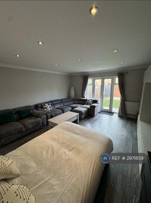 Room Bath Road in Slough