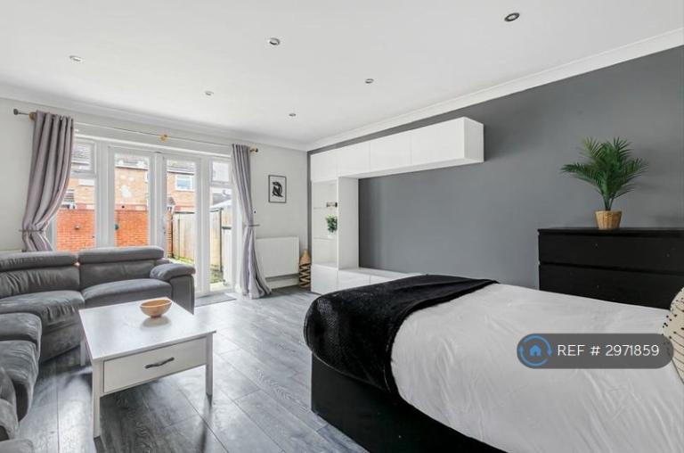 Room Bath Road in Slough