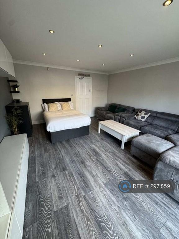 Room Bath Road in Slough