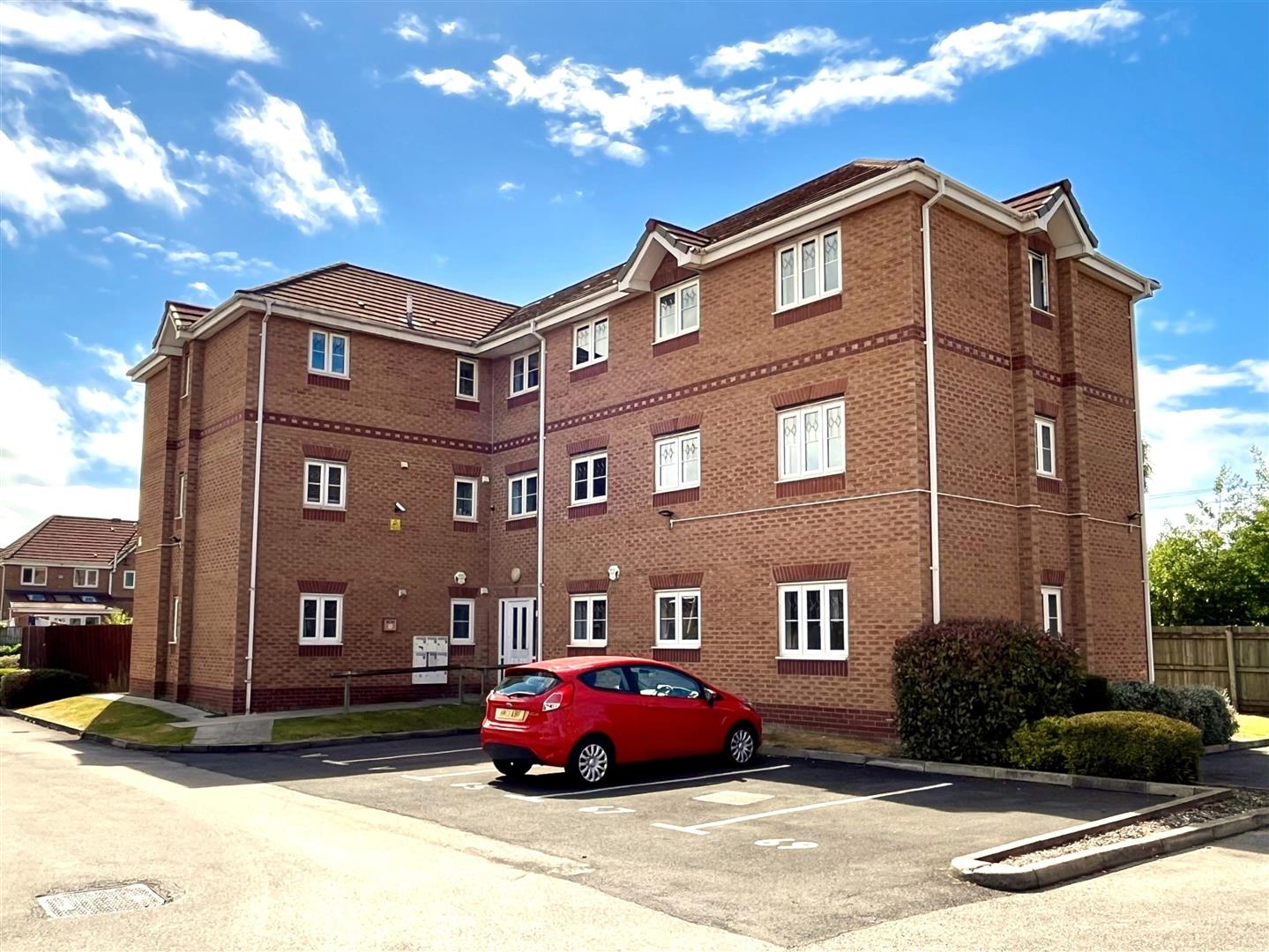 Flat Garthorp Road in Manchester