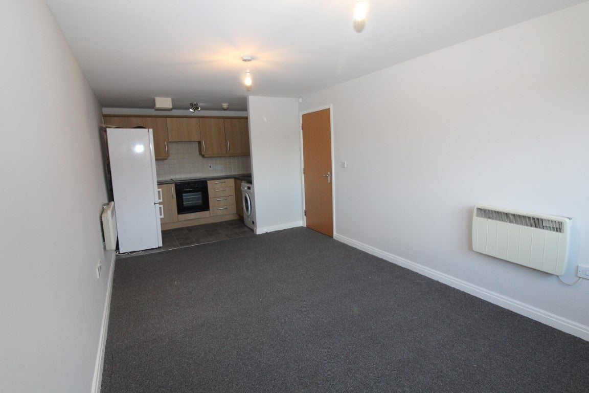 Flat Lowbridge Court in Liverpool