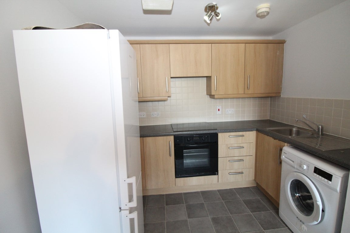 Flat Lowbridge Court in Liverpool