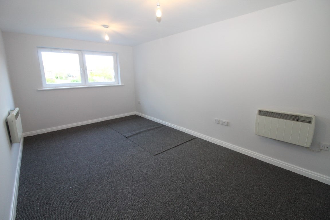 Flat Lowbridge Court in Liverpool
