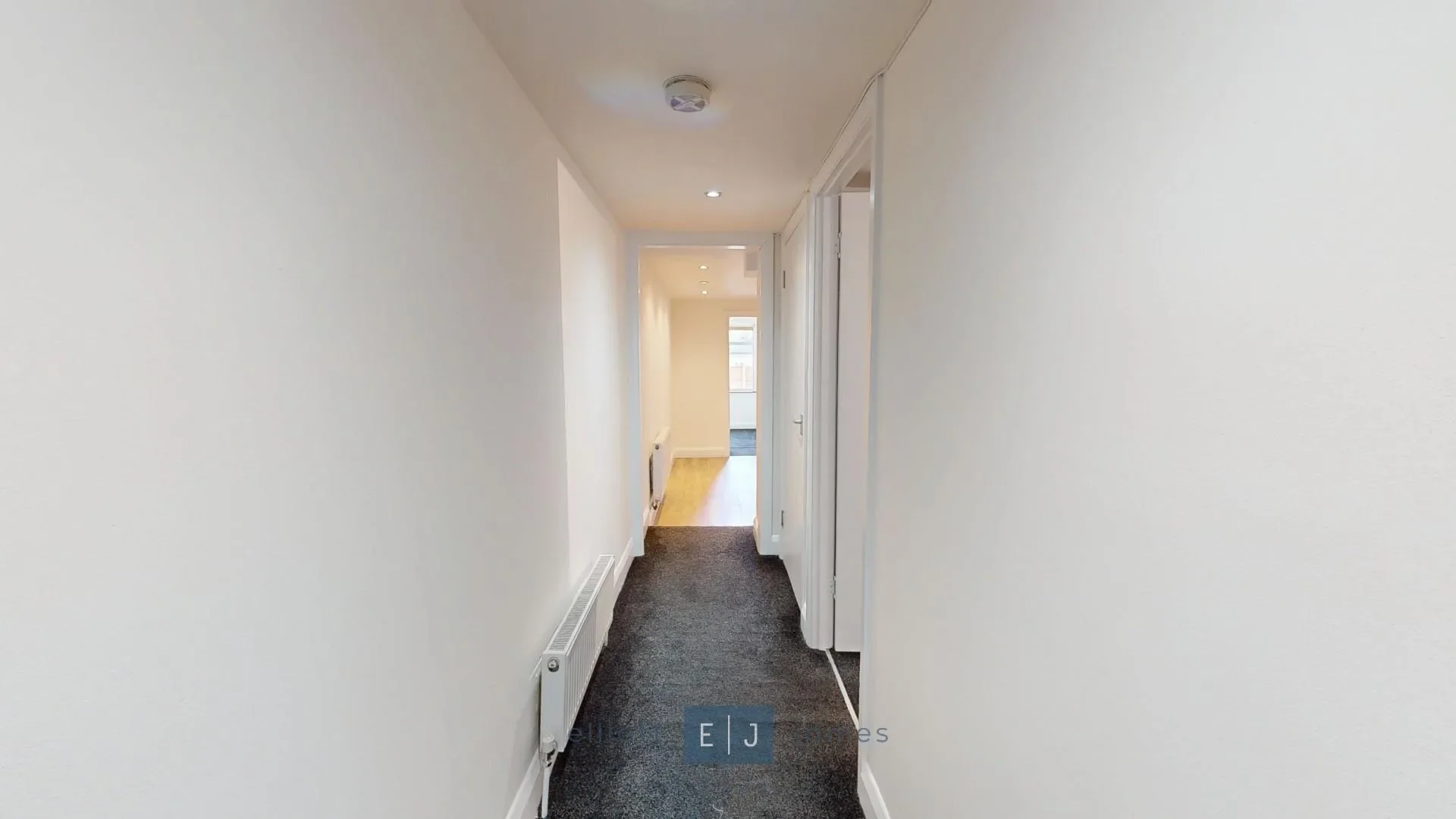 Flat Gordon Road in Greater London