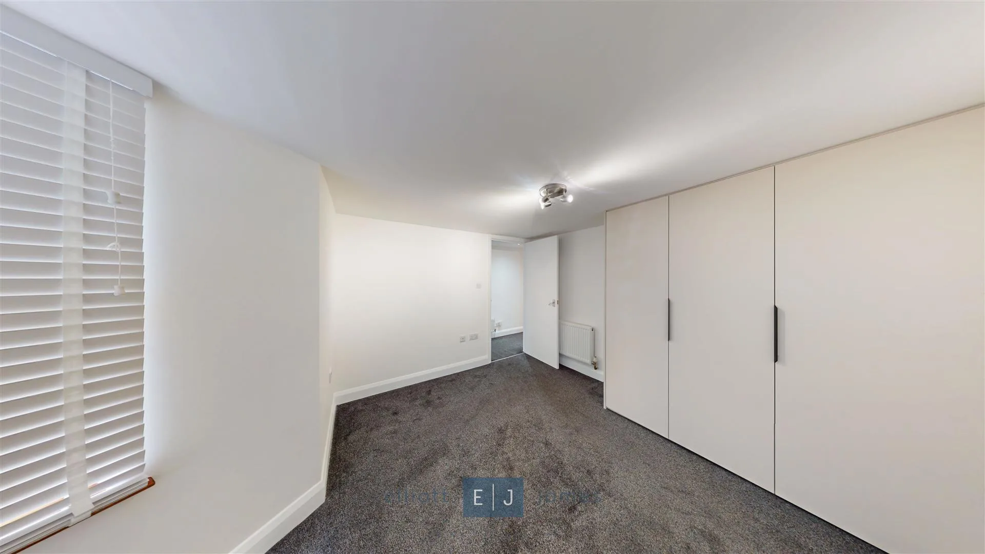 Flat Gordon Road in Greater London