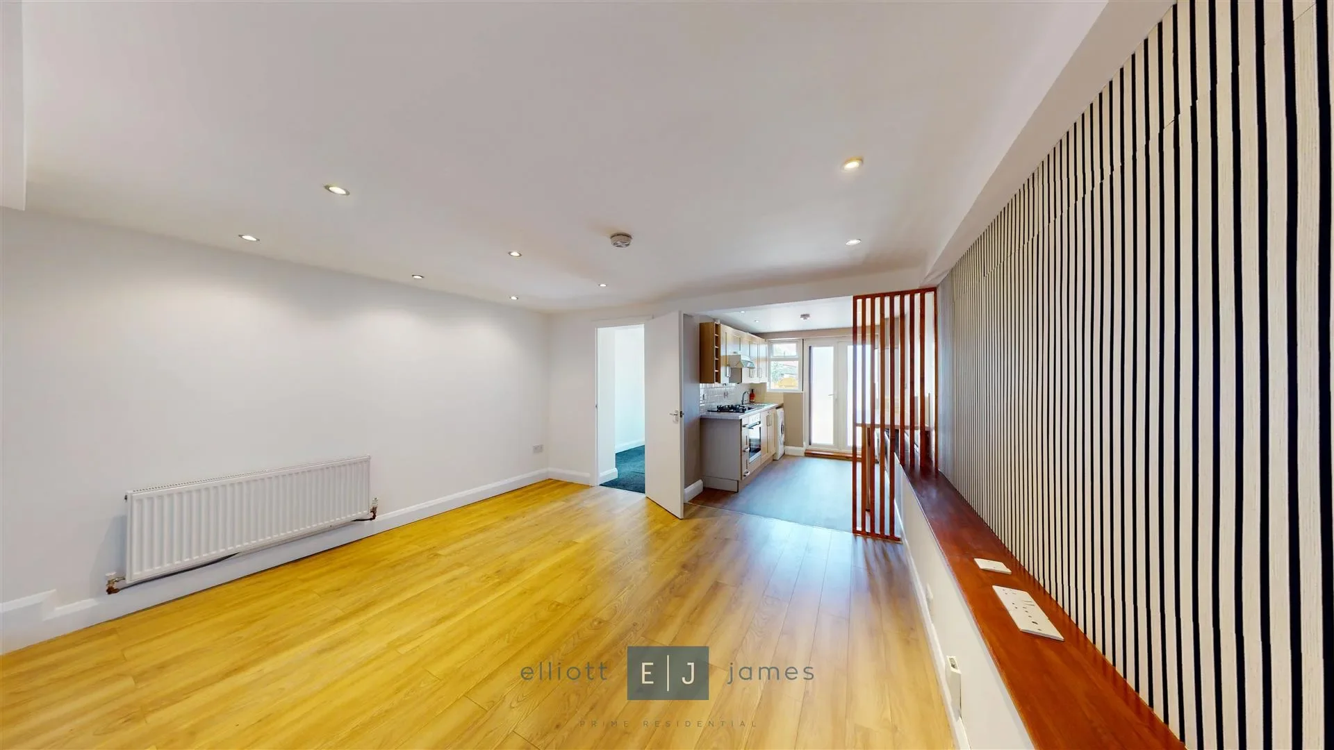 Flat Gordon Road in Greater London