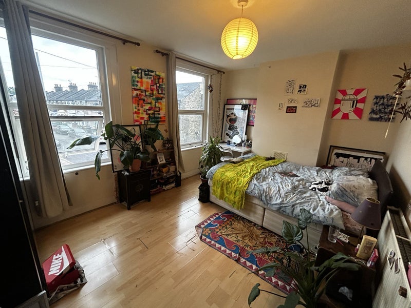Room Torrens Square in Greater London