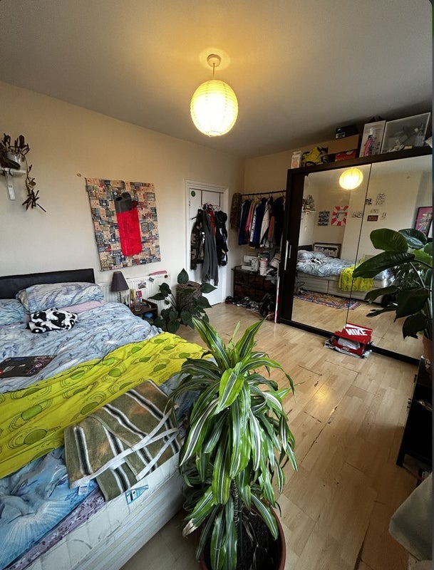 Room Torrens Square in Greater London