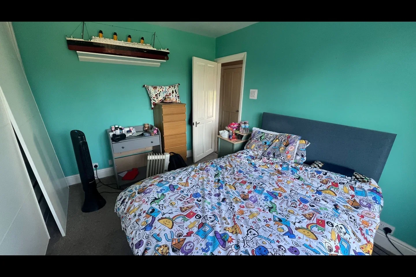 Room Crawley Green Road in Luton