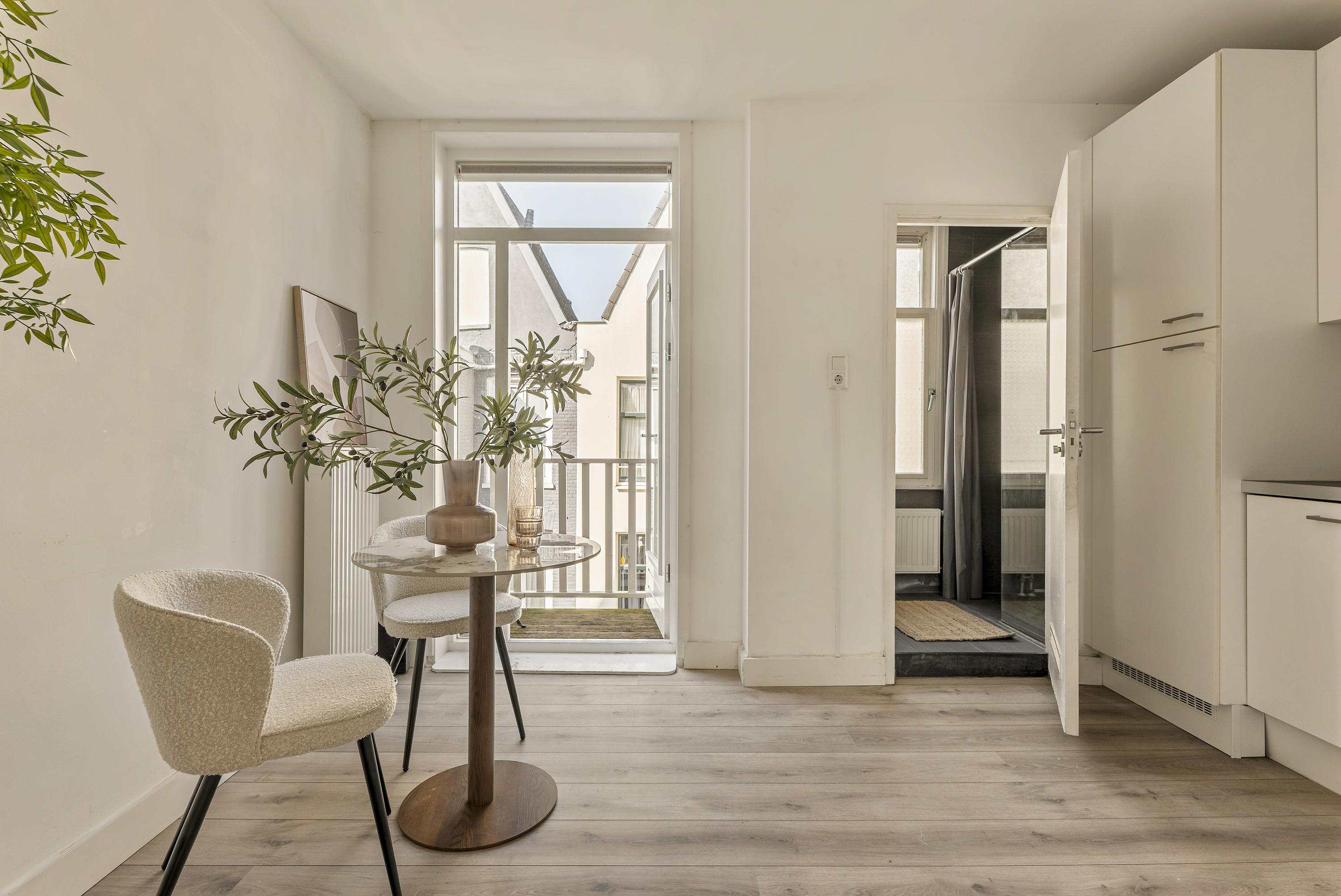 Studio te koop: Czaar Peterstraat 149-3, Amsterdam