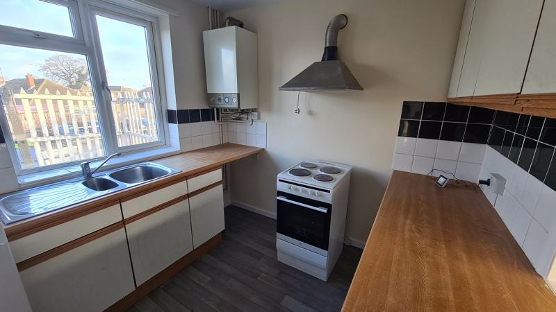 Flat Storrington Way in Peterborough