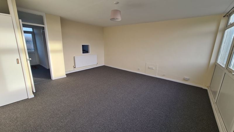 Flat Storrington Way in Peterborough