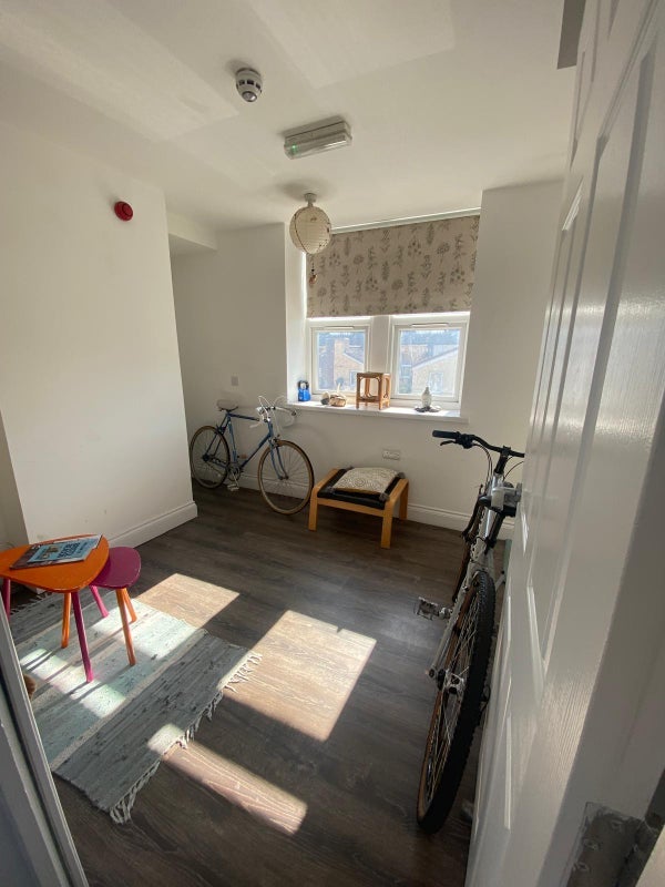 Room Chalks Road in Bristol