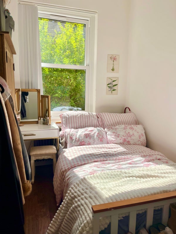 Room Lawn Lane in Greater London