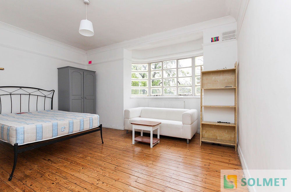 Flat Willesden Lane in Greater London