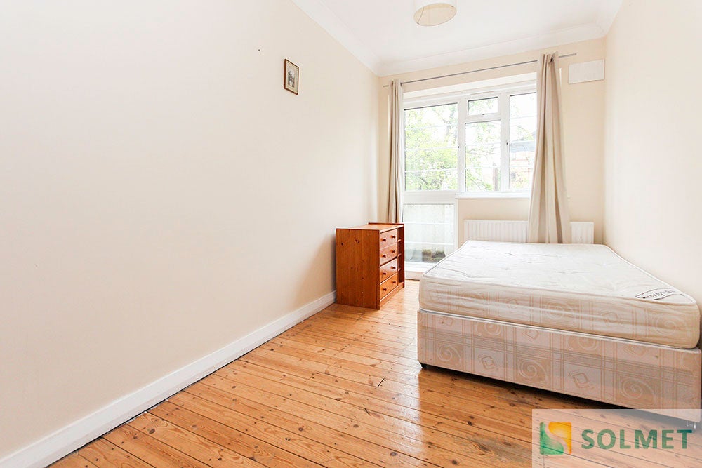 Flat Willesden Lane in Greater London