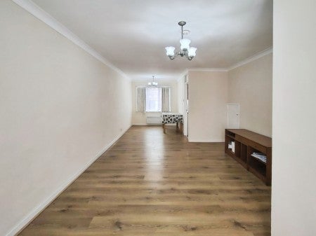 House Brompton Close in Greater London
