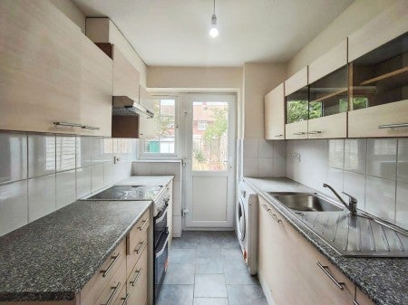 House Brompton Close in Greater London