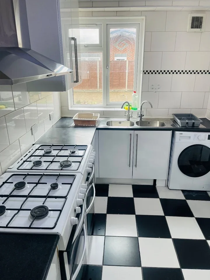 Room Sutton Dene in Greater London