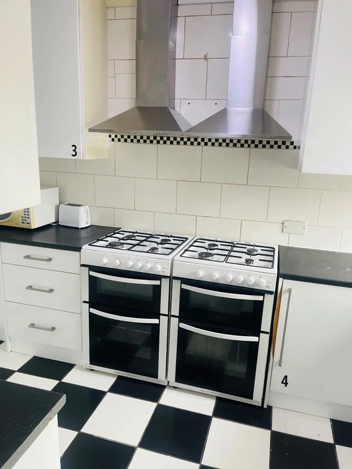 Room Sutton Dene in Greater London