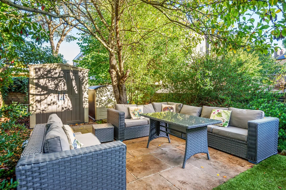 Flat The Grove in Greater London
