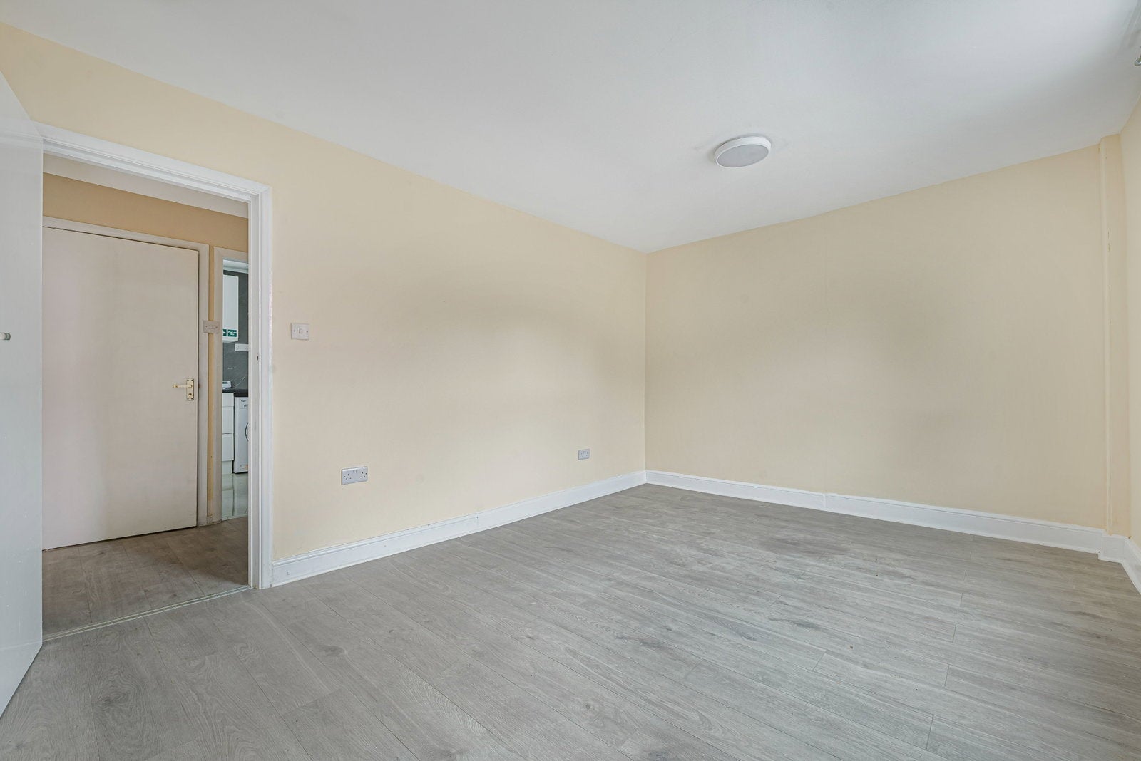Flat Lee High Road in Greater London