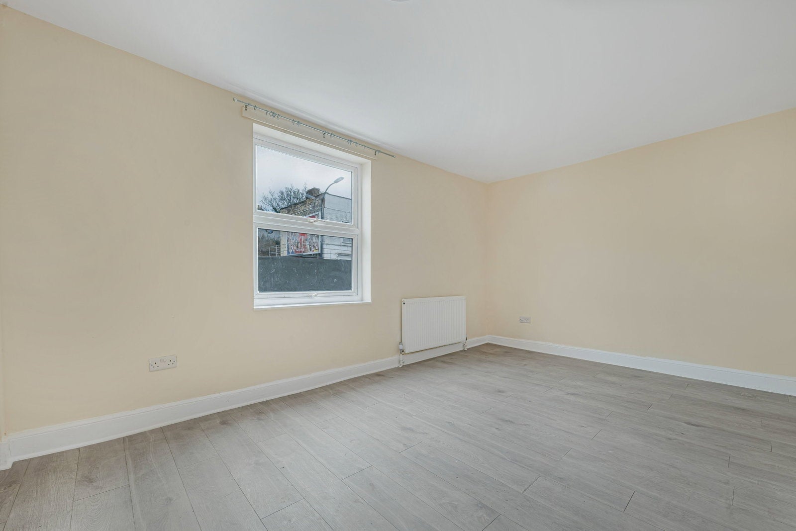 Flat Lee High Road in Greater London