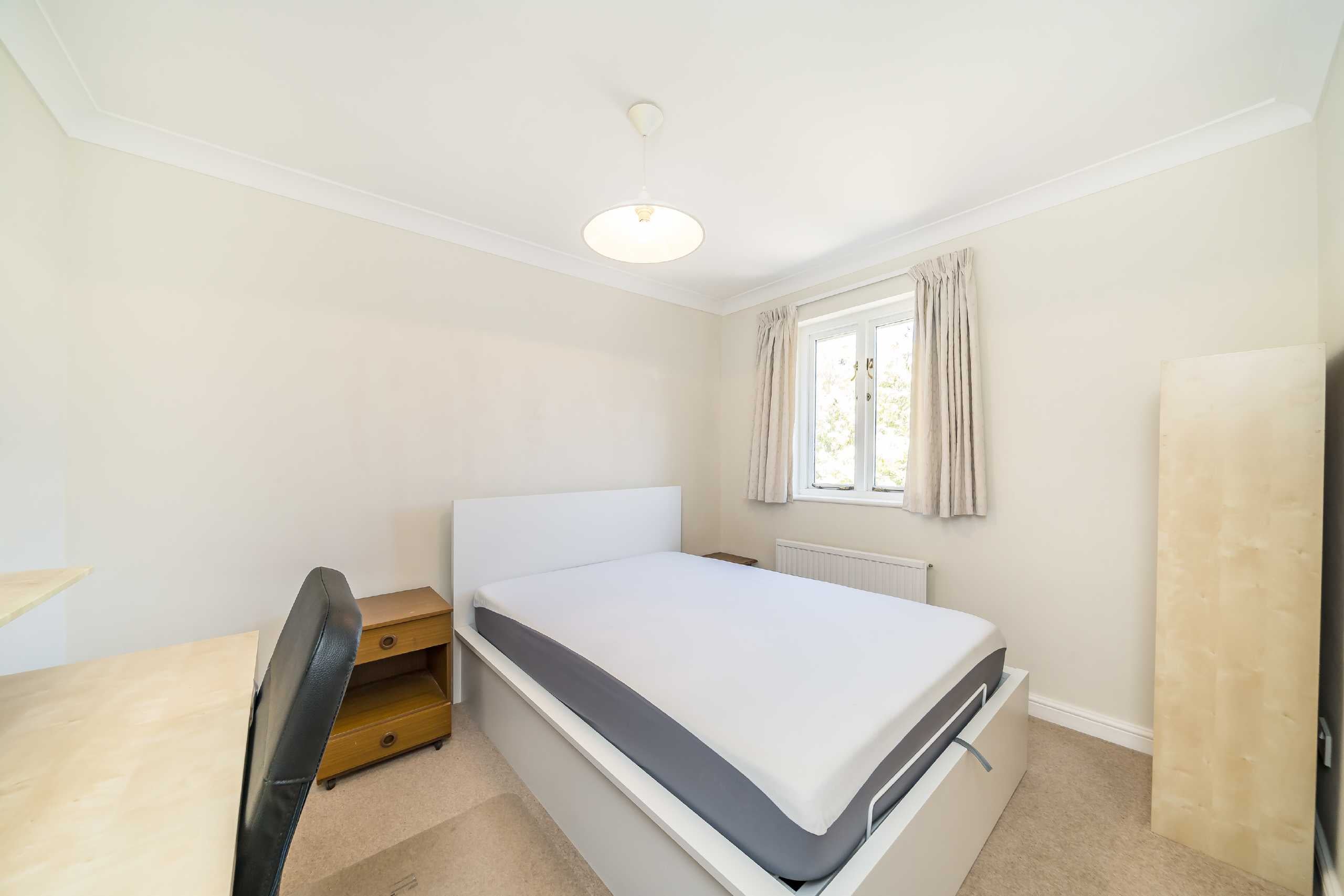 House Woodlawn Close in Greater London